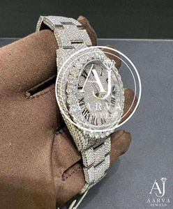Reloj Analógico de Lujo Unisex con Moissanita Iced Out, Cuarzo, Aleación y Cristal, Esfera de Acero Inoxidable, Correa de 20mm, Números Romanos y Cierre de Brazalete - Product Image 1