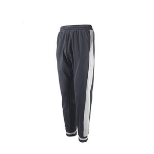 Conjuntos deportivos unisex y cómodos, ideales para entrenar, correr o para días informales, con diseños atemporales y corte ajustado. - Product Image 4