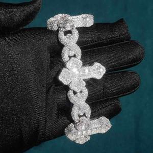Bracelet chaîne en strass cristal à motif croisé, serti clos, bijoux religieux unisexe pour cérémonies - Product Image 2