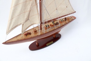 Modèle de bateau à voile en bois fait main - Yacht de course classique de classe J, finition bois naturel, modèle réduit, décoration intérieure, Endeavour - Product Image 5