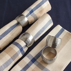 Anneau de serviette rond en métal argenté, parfait pour une utilisation quotidienne, pour la mise en place de tables, la restauration, les restaurants et les hôtels, provenant d'Inde. - Product Image 3