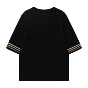 T-shirt en tricot crocheté pour homme, manches courtes, texture côtelée, poignets rayés, style décontracté d'été, style streetwear, vente en gros, fournisseur d'usine OEM - Product Image 2
