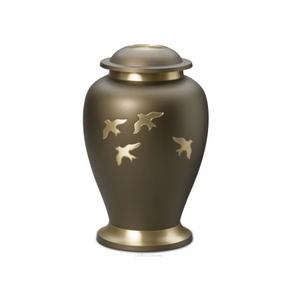 Urnas funerarias de latón de alta calidad para adultos con diseño de pájaros en vuelo, urnas funerarias de metal con acabado en dorado y marrón para cenizas humanas. - Product Image 1
