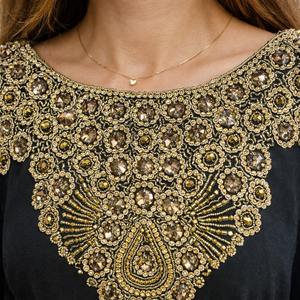 Elegante Caftán Farasha Blanco con Bordado de Cuello en Dorado, Adorno de Cuentas de Cristal, Largo MAXI, Mangas de Mariposa para Boda - Product Image 5