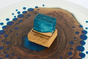 Posavasos de Pino Personalizados Hechos a Mano con Incrustaciones de Resina Esmeralda, Posavasos de Madera con Grabados, para Cumpleaños o Navidad - Product Image 6