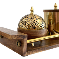 Brûleur d'encens rond traditionnel en laiton, base en bois faite à la main, design en dôme perforé, naturel, toutes saisons, pour une utilisation sur table en intérieur