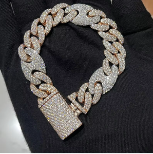 สร้อยข้อมือโมอิสซาไนต์แบบ Iced Out สไตล์ฮิปฮอปสุดหรู ประดับเพชรระยิบระยับ เหมาะสำหรับผู้ชายและผู้หญิง - Product Image 1