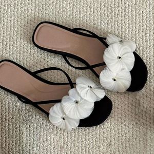 French-style Floral One-strap <b>Flip</b>-<b>flops</b> for Women, Summer Outdoor Fairy-style Flat <b>Slippers</b>, Vacation-style Half <b>slippers</b> - Product Image 1