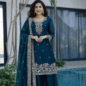 Costume en soie GMY entièrement brodé et richement orné – Prêt pour les commandes en gros à l'étranger - Product Image 1