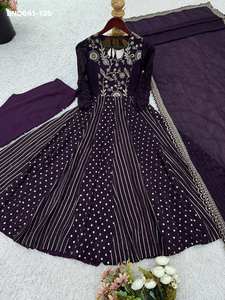 Conjunto de Anarkali de Seda con Bordado de Lentejuelas de Alta Calidad para Uso Ocasional, con Pantalón y Dupatta, a Precio de Mayoreo - Product Image 6