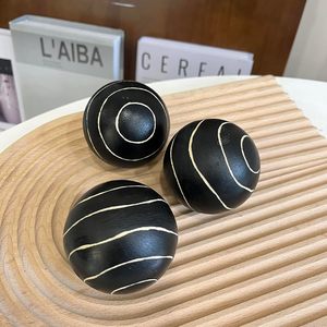 Boules décoratives en bois de manguier, lot de 3, pour centre de table ou usage individuel (lot de 3), (3" x 3" x 3") - Product Image 4