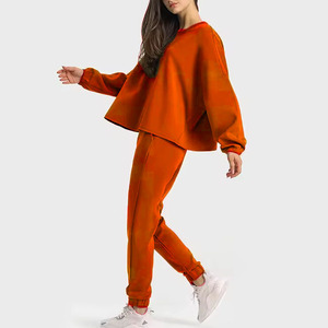 Múltiples estilos sólidos y con bloques de color disponibles. Top holgado y cómodo para mujer, de poliéster y algodón. - Product Image 5