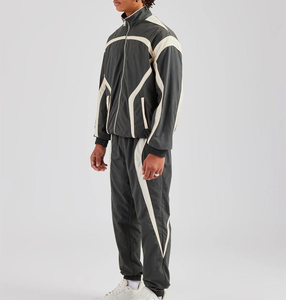 Ensemble de survêtement gris pour homme, design rayé long, col montant, taille élastique, coupe régulière, style sportif respirant pour l'automne - Product Image 3