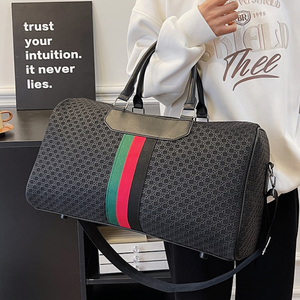 กระเป๋าเดินทางดีไซน์หรูสำหรับผู้ชายและผู้หญิง ทำจากหนังพรีเมียม ลายทาง ขนาดใหญ่ จุของได้เยอะ เหมาะสำหรับเดินทางท่องเที่ยวและออกกำลังกาย - Product Image 2