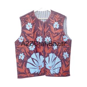 เสื้อกั๊กผู้หญิงทำมือสไตล์อินเดียลายซูซานี เสื้อคลุมแบบดั้งเดิม แจ็คเก็ตซูซานีแบบไม่มีแขน สไตล์โบฮีเมียน ผ้าฝ้าย 100% สำหรับฤดูหนาว พร้อมโลโก้ - Product Image 1