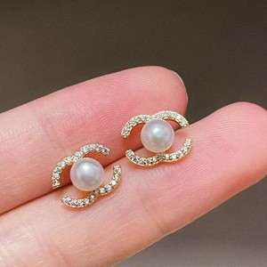 Pendientes de Perlas Francesas y Circonitas de Lujo para Mujer, Otoño-Invierno, Modelo Wenchi 36494, Elegantes y con un Toque de Temperamento - Product Image 1