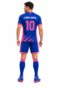 Ensemble d'uniformes de football personnalisés de haute qualité pour hommes, noir, 100 % polyester, séchage rapide, maillot et short de football professionnels, sublimation pour équipe - Product Image 4