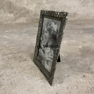 Marco de Fotos Metálico de Lujo Hecho a Mano para Decoración, por Tradebyd - Product Image 4