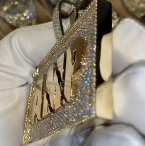 สร้อยคอจี้ฮิปฮอปแบบกำหนดเอง หรูหรา ประดับเพชร VVS สีเงิน รูปทรงตัวอักษร พร้อมจี้โมอิสซาไนต์ - Product Image 3