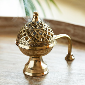 Quemador de Incienso Dhoop Dani de Latón Antiguo para Pooja Havan, Fragancia Tradicional para el Hogar - Product Image 1