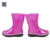 รองเท้าบูทกันฝนลายทางสีชมพูสำหรับเด็ก AP Kids Fuxia ผลิตจาก PVC กันน้ำ กันลื่น ดีไซน์ทันสมัย - Product Image 4