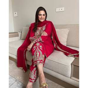 ชุดสัลวาร์ คามีซ ผ้าโพลีเอสเตอร์ ดีไซน์เนอร์ พร้อมเสื้อและกางเกงพร้อมผ้าคลุมไหล่ ปักลายด้วยดิ้น ไซส์ XL สำหรับงานแต่งงาน - Product Image 1