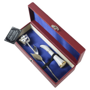 ดอกกุหลาบประดับสีเงินเคลือบฟอยล์ ของขวัญวันวาเลนไทน์พร้อมใบรับรอง บรรจุในกล่องกำมะหยี่ - Product Image 1