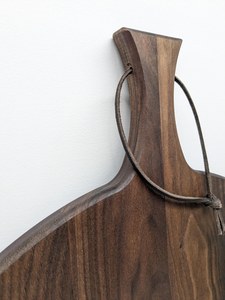 Planche à découper ronde en bois d'acacia de haute qualité pour la cuisine - Idéale pour la viande, les légumes, les charcuteries - Élégante et de qualité supérieure - Product Image 2