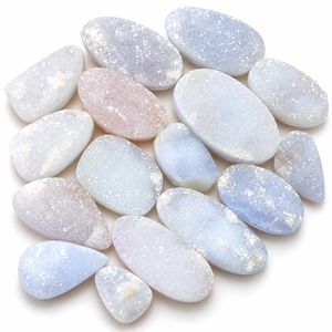 Cabochons en quartz druzy bleu naturel, formes variées, vente en gros en vrac, cristaux étincelants, taille ovale, jeu de couleurs, 5 KG, pour la fabrication de bijoux - Product Image 1