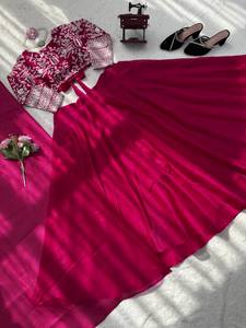 Divyam Creation Lehenga Choli en Spandex Brodé Rouge, Robe de Mariage Indienne Traditionnelle Longue, Coupe Classique pour Femme - Product Image 4