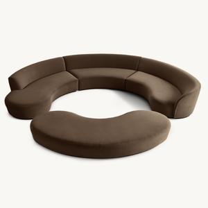 Un canapé modulaire incurvé marron avec un ottoman en forme de pouce de chat, au design organique, idéal pour les salons résidentiels. - Product Image 1