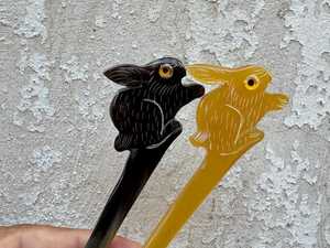 Pinces à cheveux artisanales en corne de buffle, forme animale, style ethnique durable - Art populaire - Product Image 6
