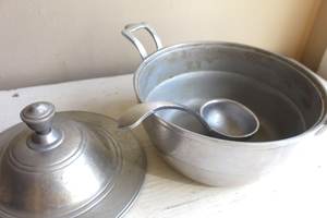 Wilton Armetale Tureen with Lid and Ladle: Vintage Cast Aluminum Casserole <b>Server</b> - Product Image 2