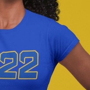 Camiseta gráfica desgastada personalizada SGRho 1922 para mujer, camiseta suave de manga corta de la hermandad griega Sigma Gamma Rho, ropa universitaria vintage - Product Image 3
