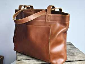 กระเป๋าถือหนังวัวแท้สีพื้นแบบซิป รุ่นปี 2025 แฟชั่นผู้หญิง ทำมือ จุของได้เยอะ ใช้ได้หลากหลาย สะพายไหล่ได้ - Product Image 4