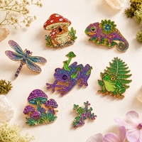 Maßgefertigter Glitzer-Frosch-Pilz Emaille-Pin, Roségold Waldland-Anstecknadel, Fantasy-Natur Sammlerstück Geschenk
