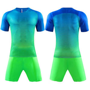 Nouveau style de maillot de football d'entraînement, vente en gros, logo personnalisé, impression par sublimation, 100% polyester, manches courtes, fabriqué au Pakistan - Product Image 6