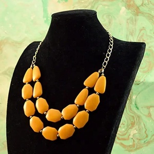Collier en perles de résine artisanal de luxe sur mesure, de haute qualité, poli, magnifique, en résine d'angle, pour femmes - Product Image 2