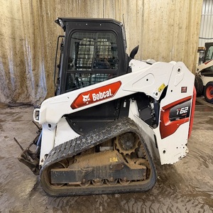 Chargeuse compacte Bobcat T62 durable, idéale pour la construction, l'agriculture et l'aménagement paysager, offrant une puissance fiable et une longue durée de vie. - Product Image 6