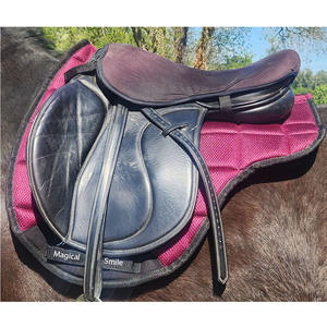 แผ่นรองอานม้าคุณภาพสูง ระบายอากาศได้ดี แผ่นรองอานหรูหรา แผ่นรองอานสำหรับกระโดดข้ามสิ่งกีดขวาง รุ่น Grape  แผ่นรองอาน Ridder Love รุ่นนี้ที่ฉันชอบ - Product Image 5