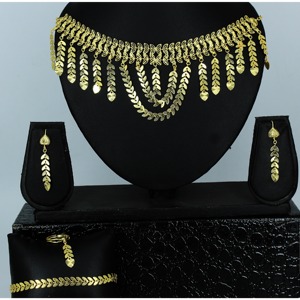 Fournitures de bijouterie Bijoux indiens pour femmes Parure de bijouterie de mariage Dubai plaqué rhodium Vente en gros de boucles d'oreilles dubai en cuivre - Product Image 4