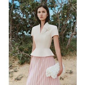 เสื้อผ้าแฟชั่นผู้หญิงระดับไฮเอนด์ เสื้อท็อปและเสื้อเบลาส์ ODM EVELINA PEPLUM BLOUSE แขนสั้น เสื้อเชิ้ตเวียดนามสำหรับผู้หญิงจากเวียดนาม - Product Image 2