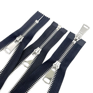 Cremallera de Calidad Superior No. 5 Ecológica para Prendas, de Doble Deslizador, con Cierre Automático, Dientes de Plástico Negro y Dorado Claro - Product Image 1
