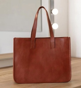 Sac à main élégant en cuir pour femme, idéal pour le bureau et l'usage quotidien, disponible en gros - Product Image 1