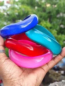 กำไลข้อมืออะคริลิคเรซิ่นหลากสีสไตล์ทันสมัยสำหรับผู้หญิง กำไลเรซิ่นคุณภาพสูงรูปทรงสี่เหลี่ยม ราคาโรงงาน ดีไซน์เรียบง่าย - Product Image 5