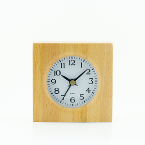 Réveil carré en bois de style classique pour la décoration de table - Product Image 4