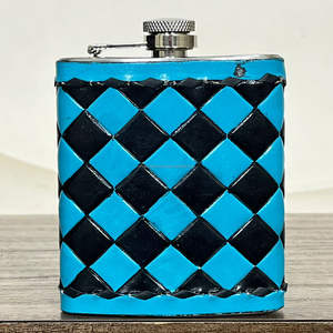 2026 Novedad al por mayor: Petaca de bolsillo de acero inoxidable con patrón a cuadros negro y turquesa, de cuero genuino de vaca - Product Image 4