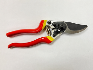 Sécateur à cliquet pour gaucher, lame en acier, poignée rouge souple antidérapante, revêtement plastique, outil de jardinage DIY - Product Image 1