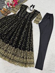 Ensemble de robe Anarkali en faux georgette de qualité supérieure pour femmes avec broderie de paillettes, pantalon Chudi et dupatta de créateur - Product Image 5