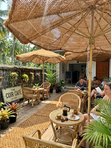 Parasol triangulaire et rectangulaire en fibre de coco en gros, personnalisé, pour décoration extérieure, café et plage au Vietnam - Product Image 3